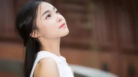 拽出正吸血的蚂蟥